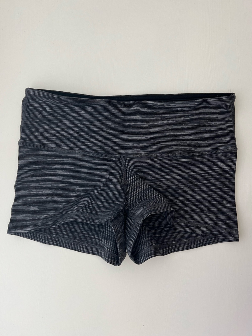 Lululemon Boogie Short, Full-on Luon, Size 4